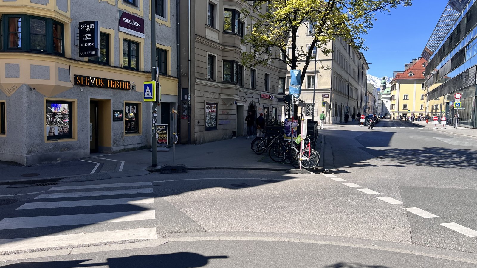 Servus Friseur Außenansicht in der Innsbrucker Altstadt